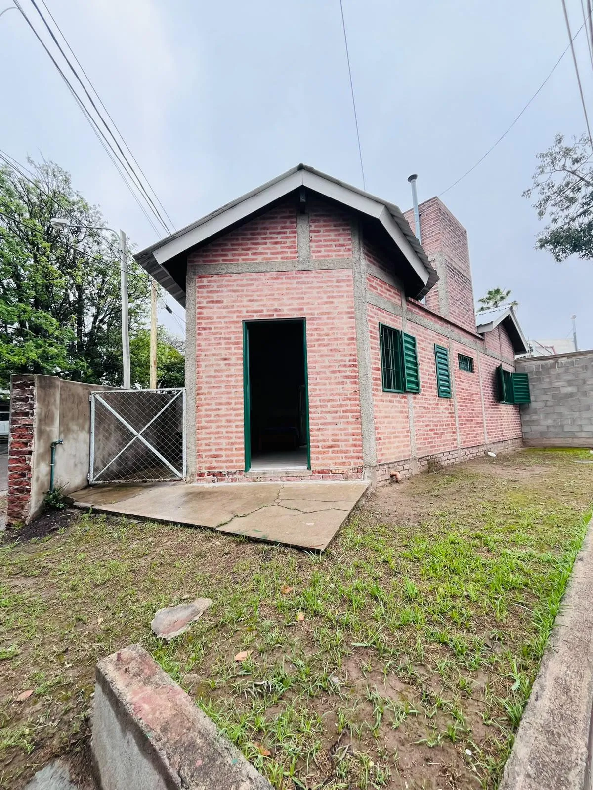 ¡OPORTUNIDAD! CASA ESQUINA CON ESCRITURA EN BARRIO PARQUE CAPITAL