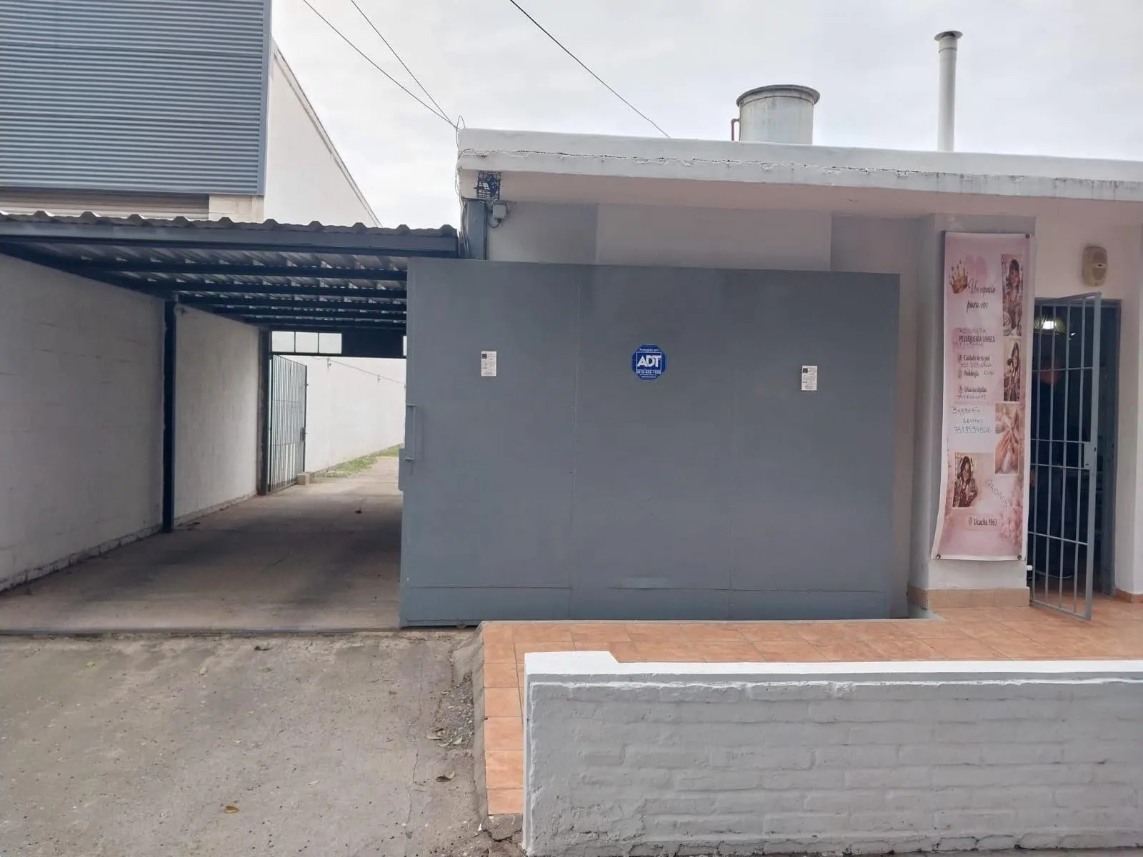 CASA + COCHERAS EN VENTA – BARRIO EMPALME