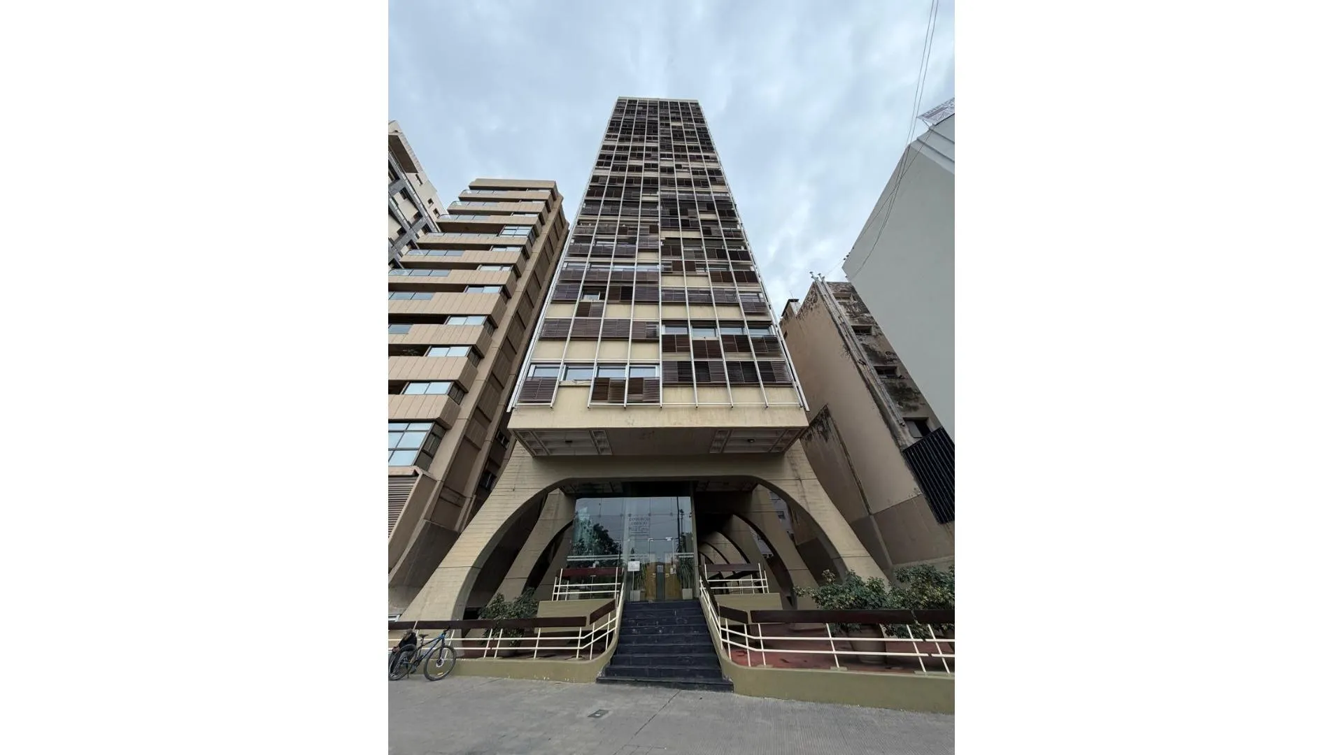 DEPTO 3 DORMITORIOS CON COCHERA EN VENTA NUEVA CORDOBA
