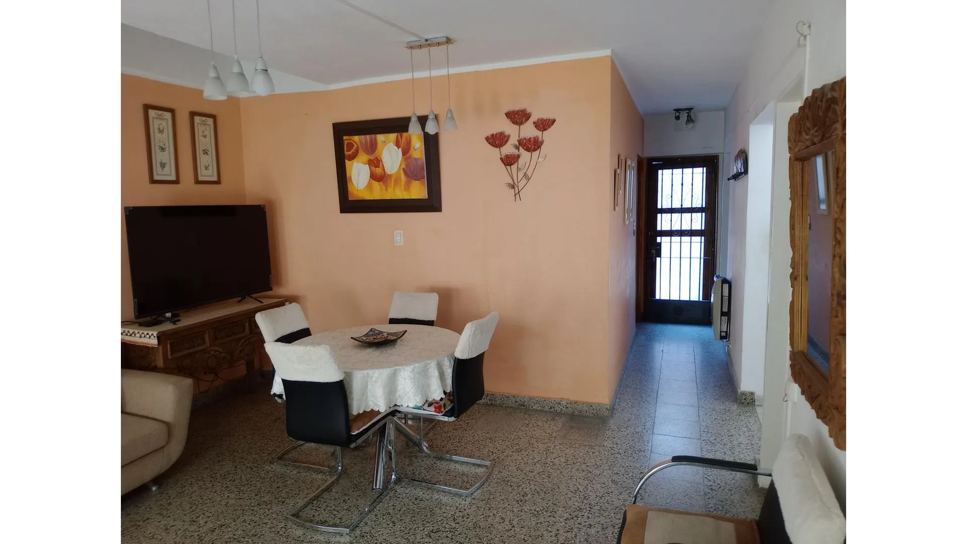 SE VENDE CASA 2D. EN PLANTA BAJA Y DPTO 1D. EN PLANTA ALTA.