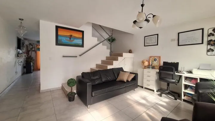 DÚPLEX EN VENTA EN VALLE CERCANO | 2 DORM | COCHERA | PILETA
