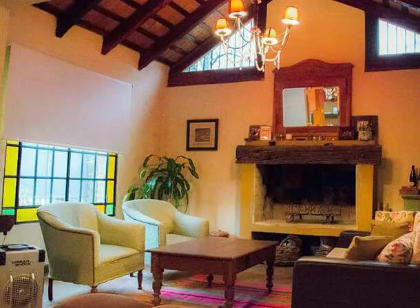 CASA EN VENTA EN VALLE DEL SOL | MENDIOLAZA -3 DORMITORIOS + PILETA + QUINCHO | ESTILO RUSTICO