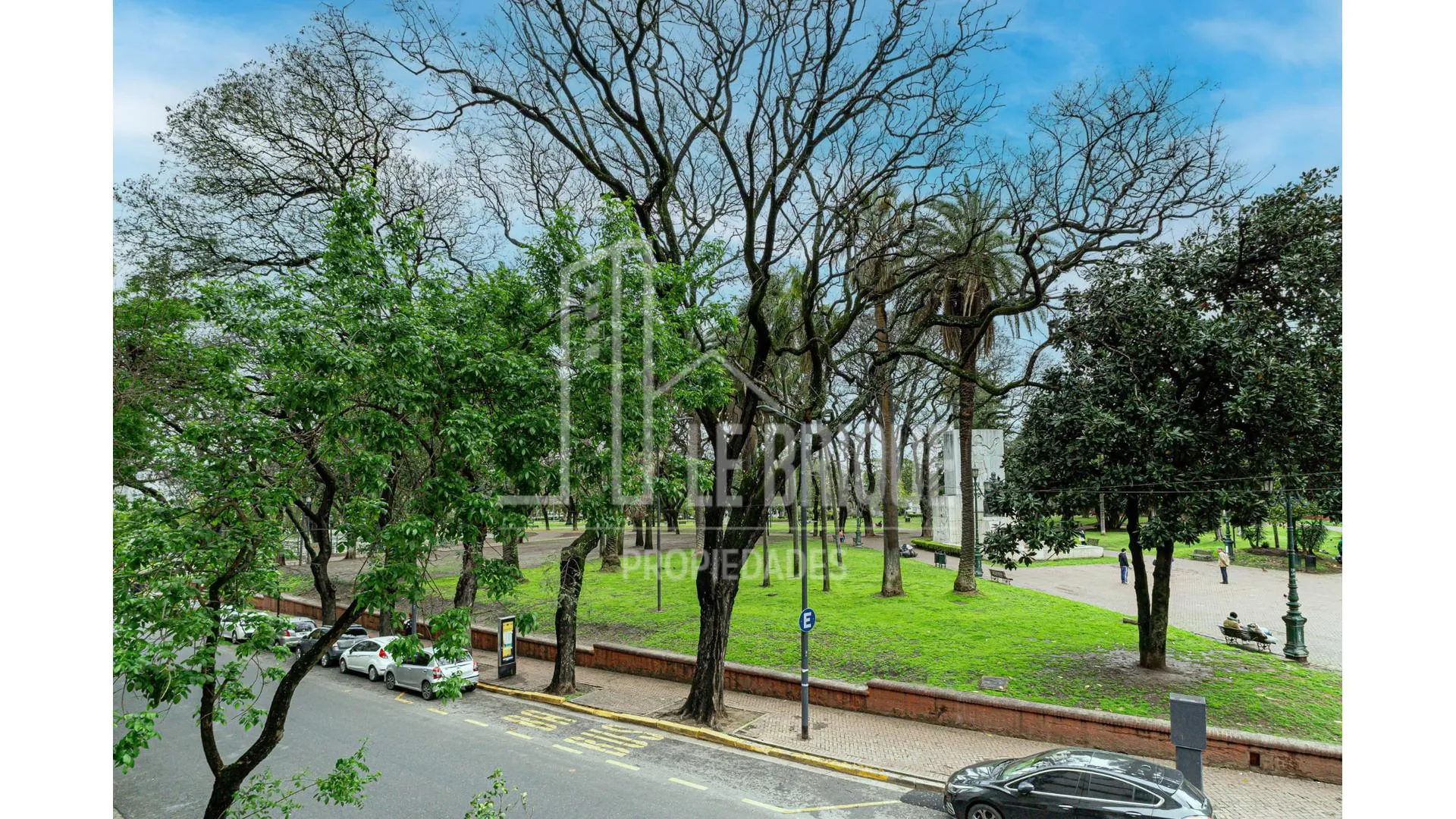 4 amb al frente con dependencia  y 2 patios
