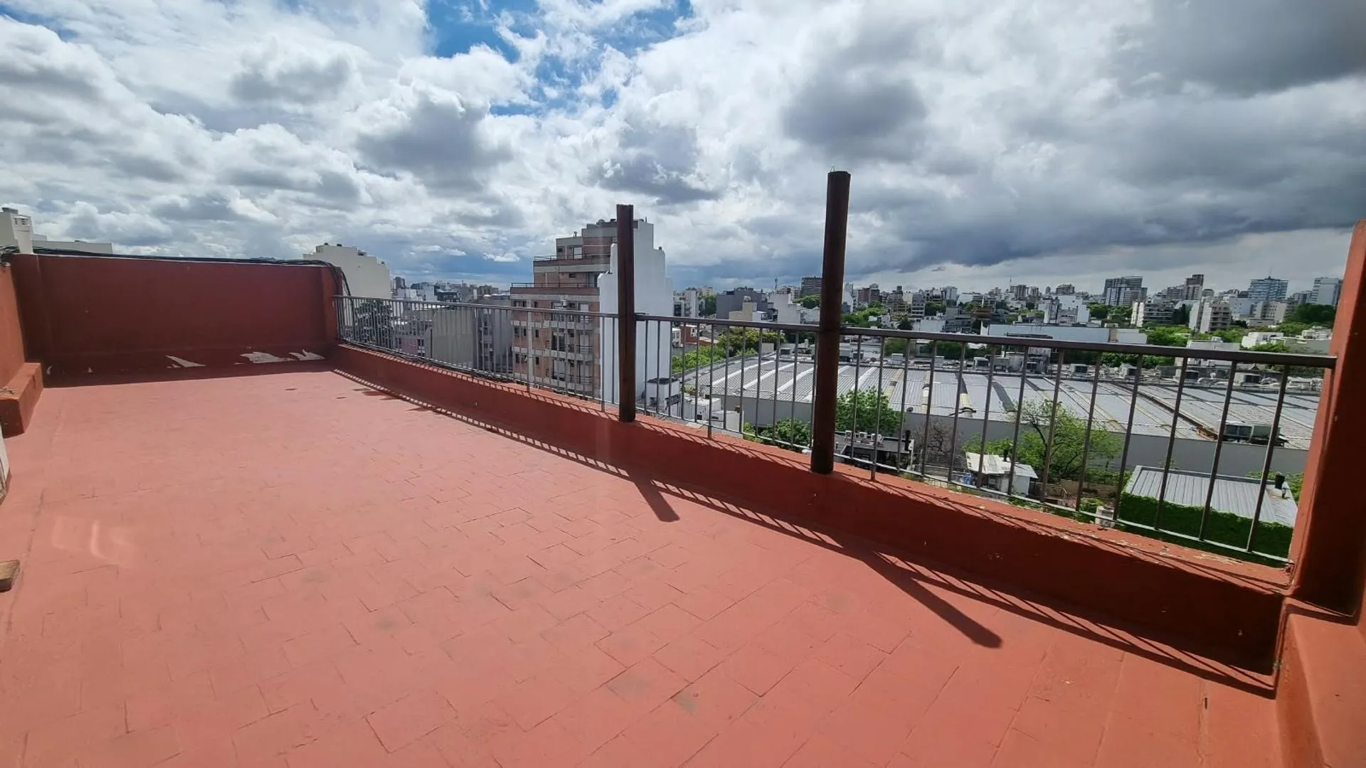 Excelente departamento con Gran Terraza propia + balcón