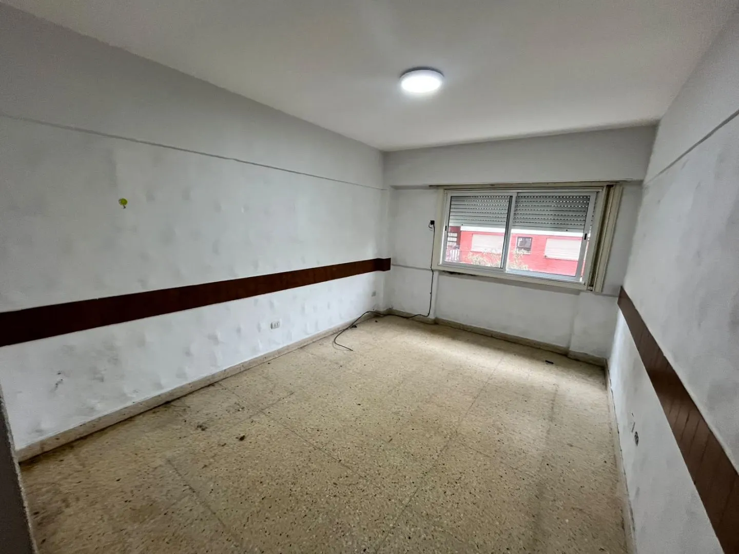 Departamento en alquiler permanente 2 ambientes con dependencia - Plaza Colón