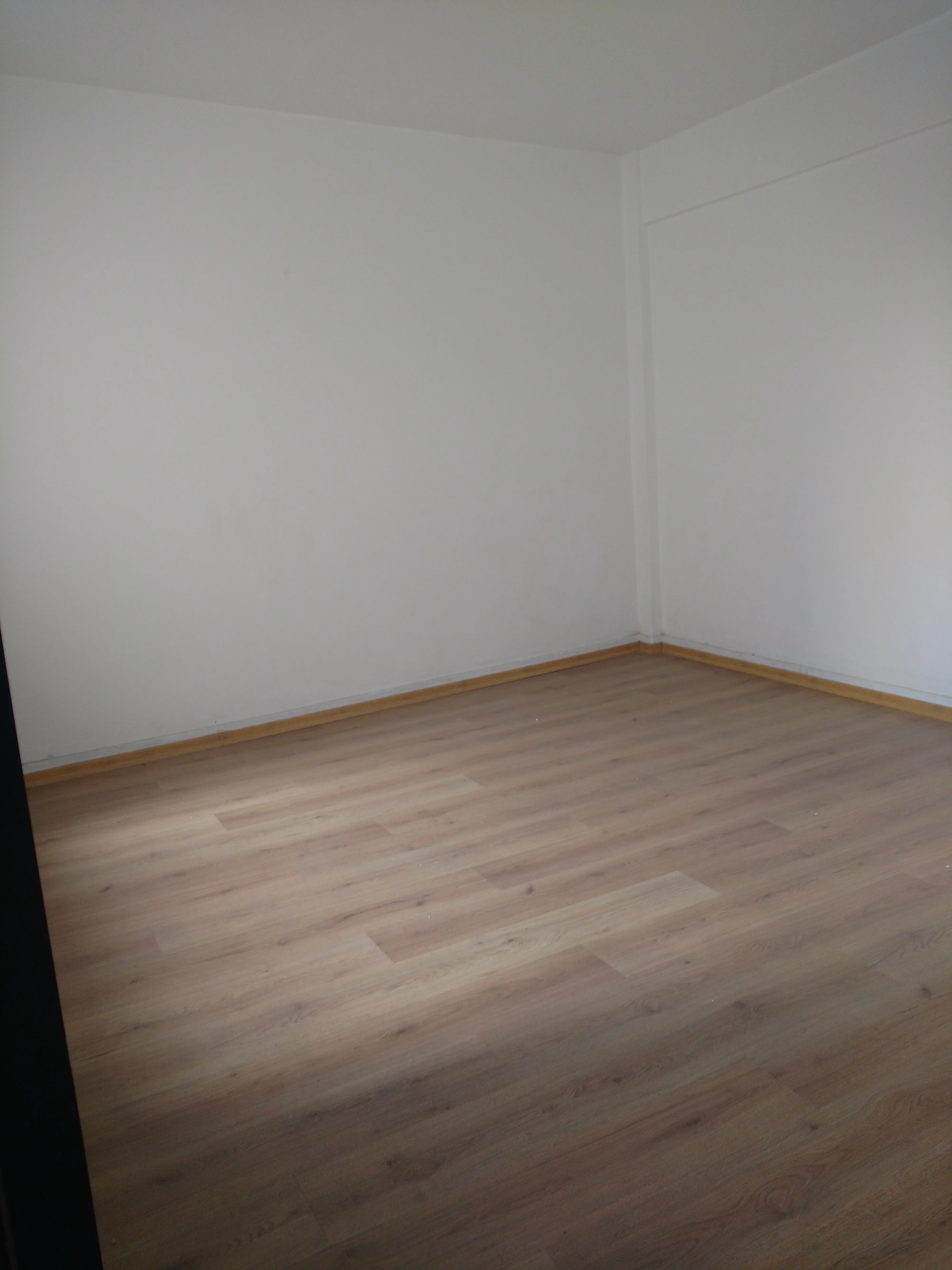 alquilo / vendo Oficina con sala de espera y baño Colon 350