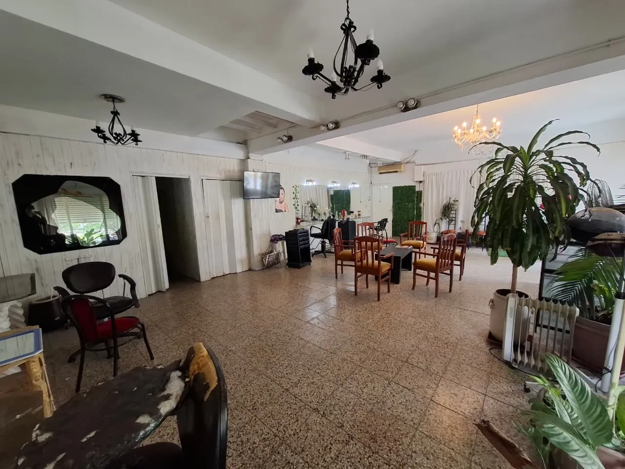 ALQUILO LOCAL  60 M2 EN BARRIO PARQUE VELEZ SARSFIELD