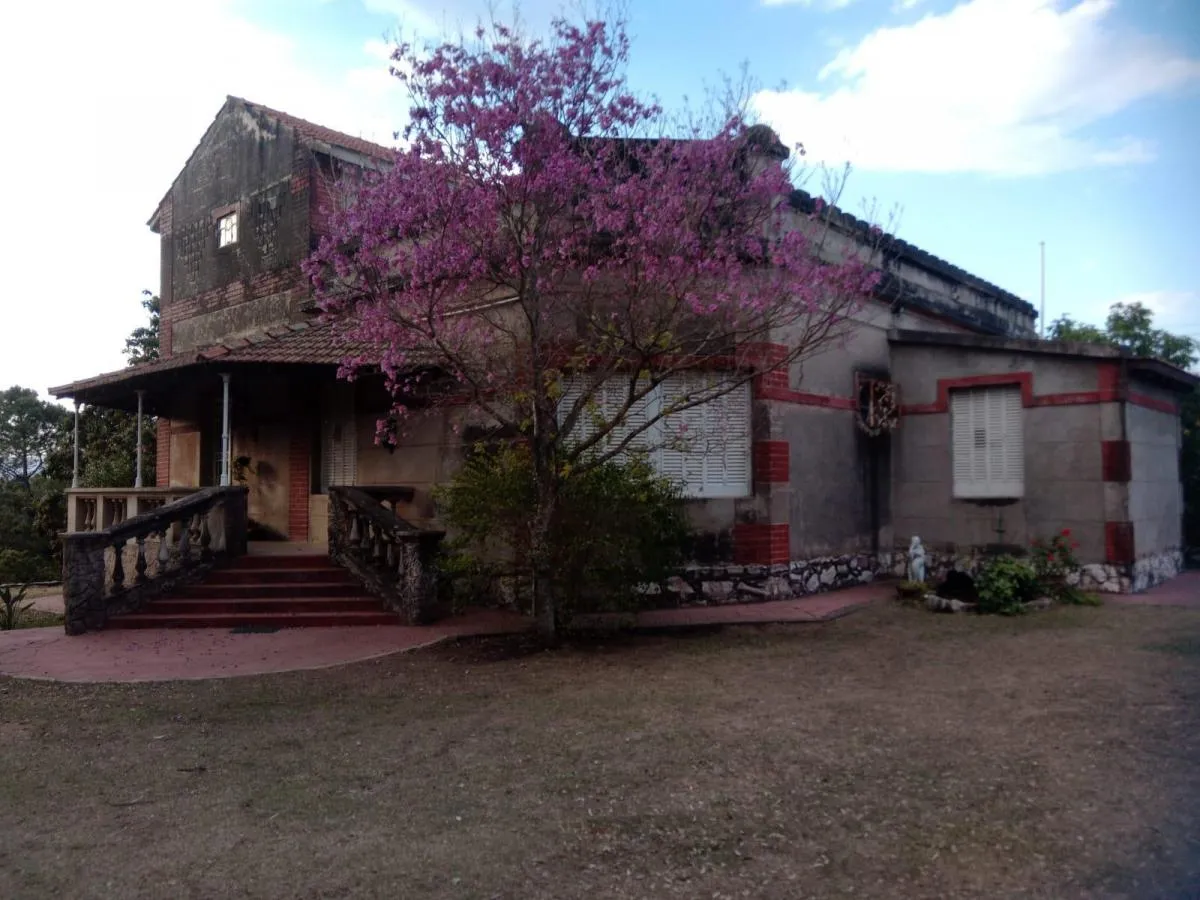 Oportunidad de Desarrollo en B° Villa Belgrano: Lote de 2.726 m² con 350 m² Construidos