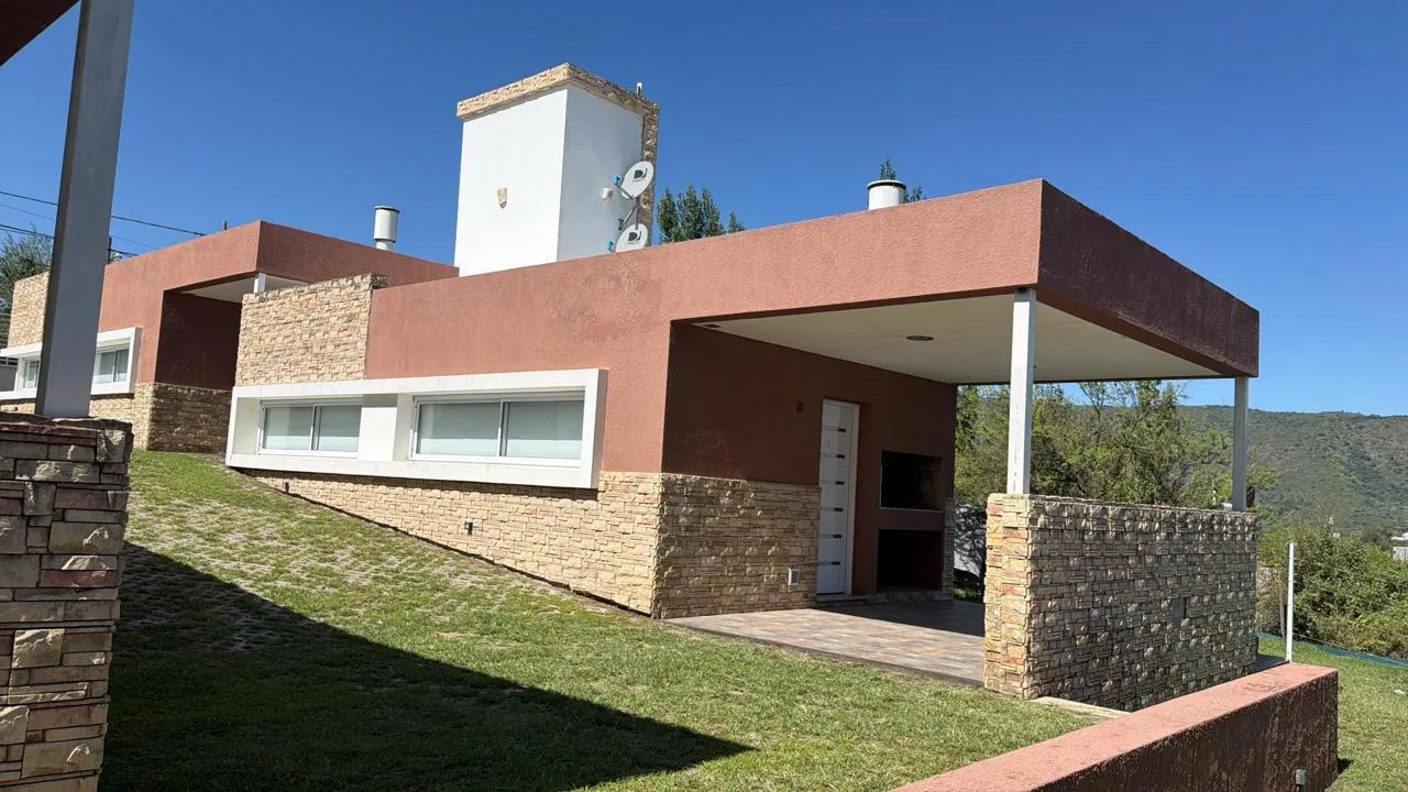 SAN ANTONIO DE ARREDONDO: Venta De Complejo: 4 Departamentos Con Pileta