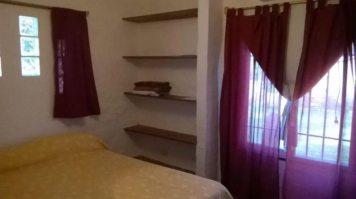Casa con Pileta, Amoblada, Lista Para Rentar o Vivir + 2 Terrenos