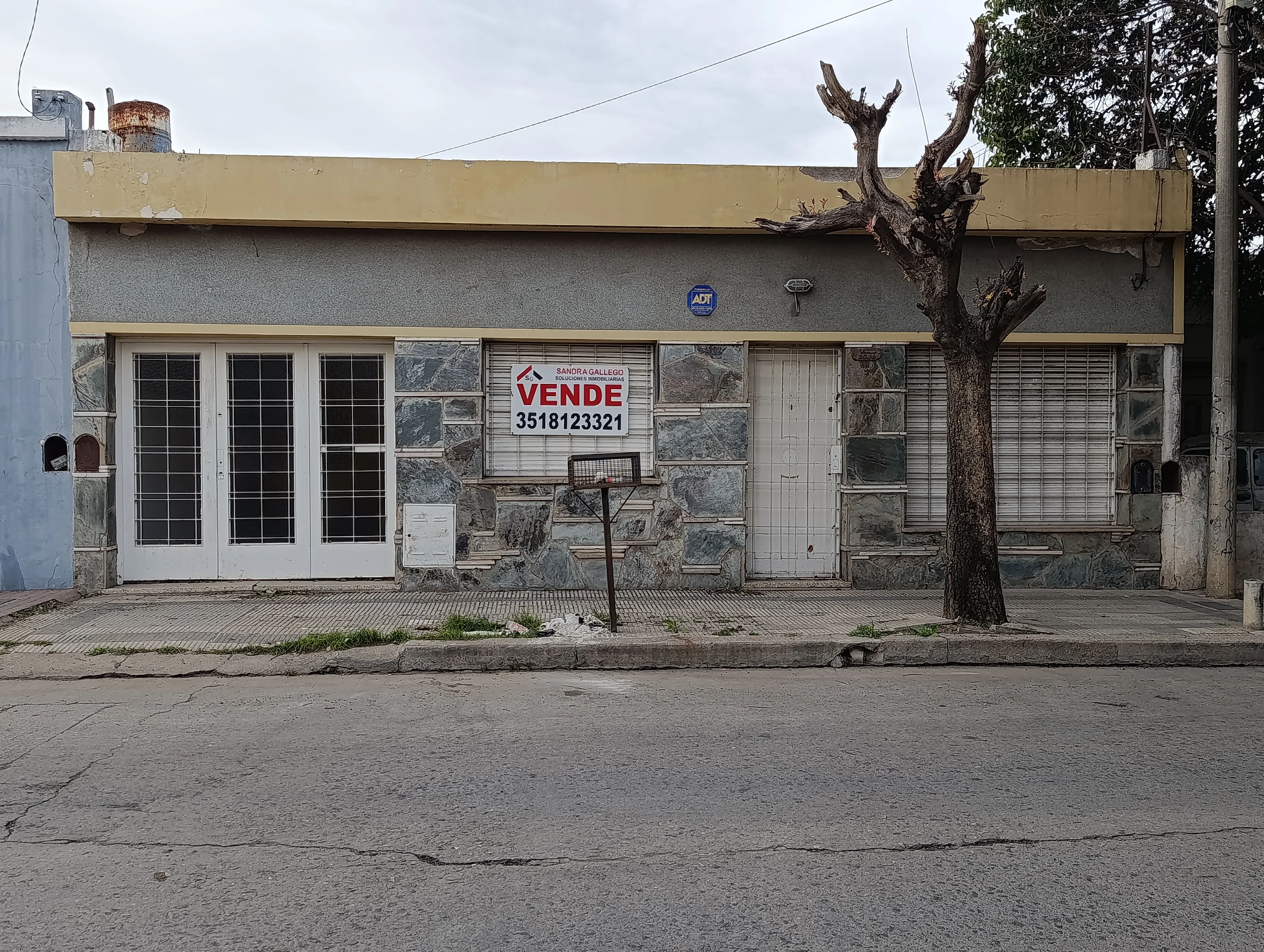 Gran Oportunidad En Yofre Norte! Casa Amplia, Todos Los S...