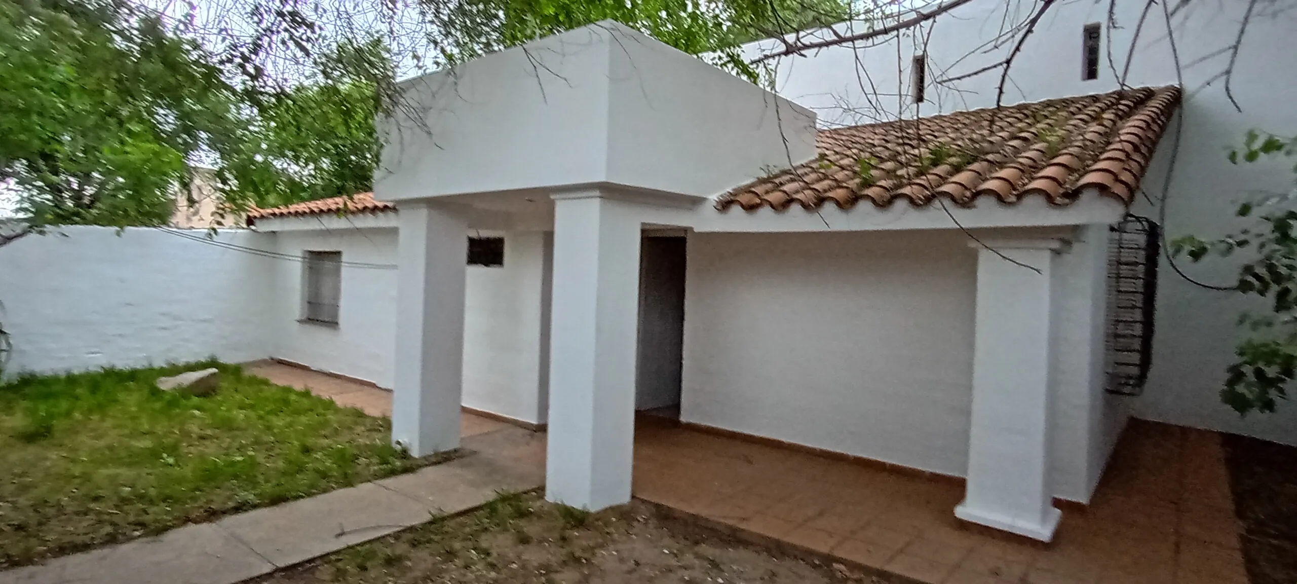 Se alquila casa en Quintas de Arguello