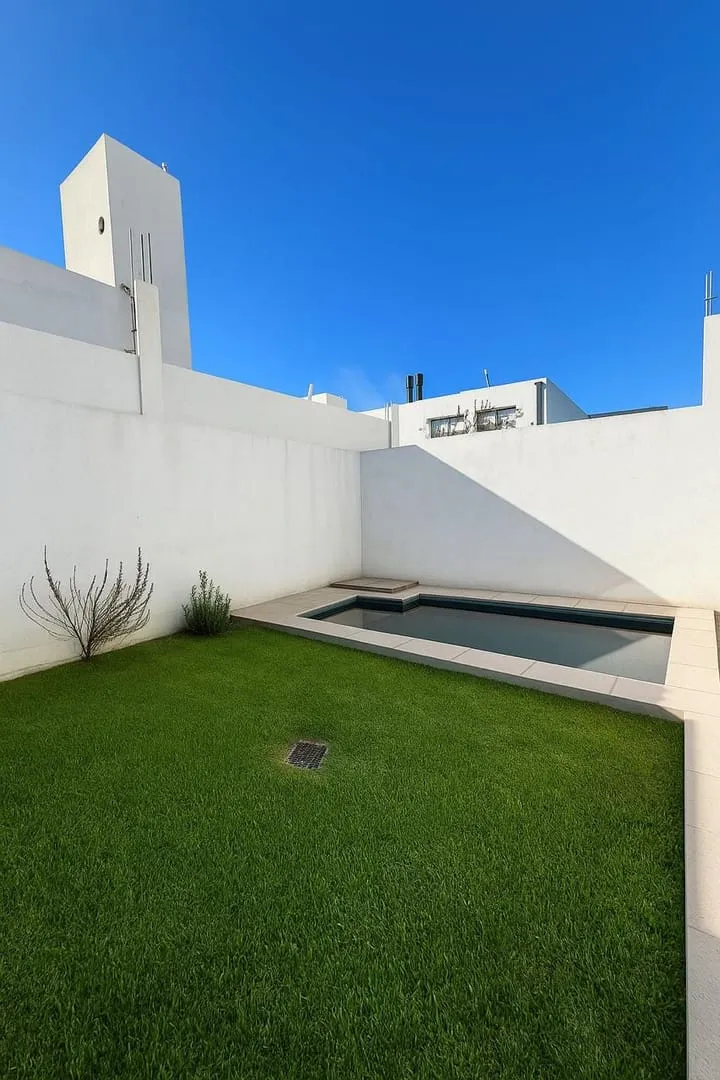 Duplex en venta en Prados de Manantiales - un dormitorio -  Pileta - Asador - mj