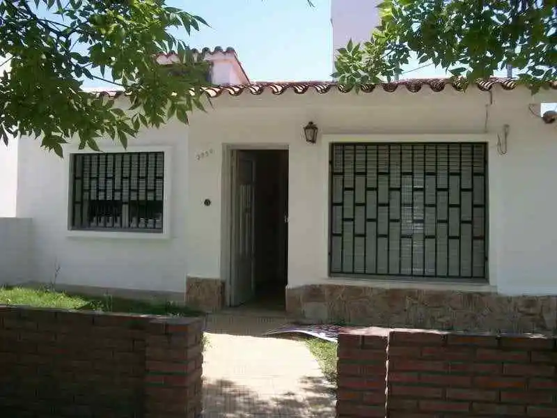 CASA EN ALQUILER 3 DORM  DPTO COLINAS VELEZ SARSFIELD