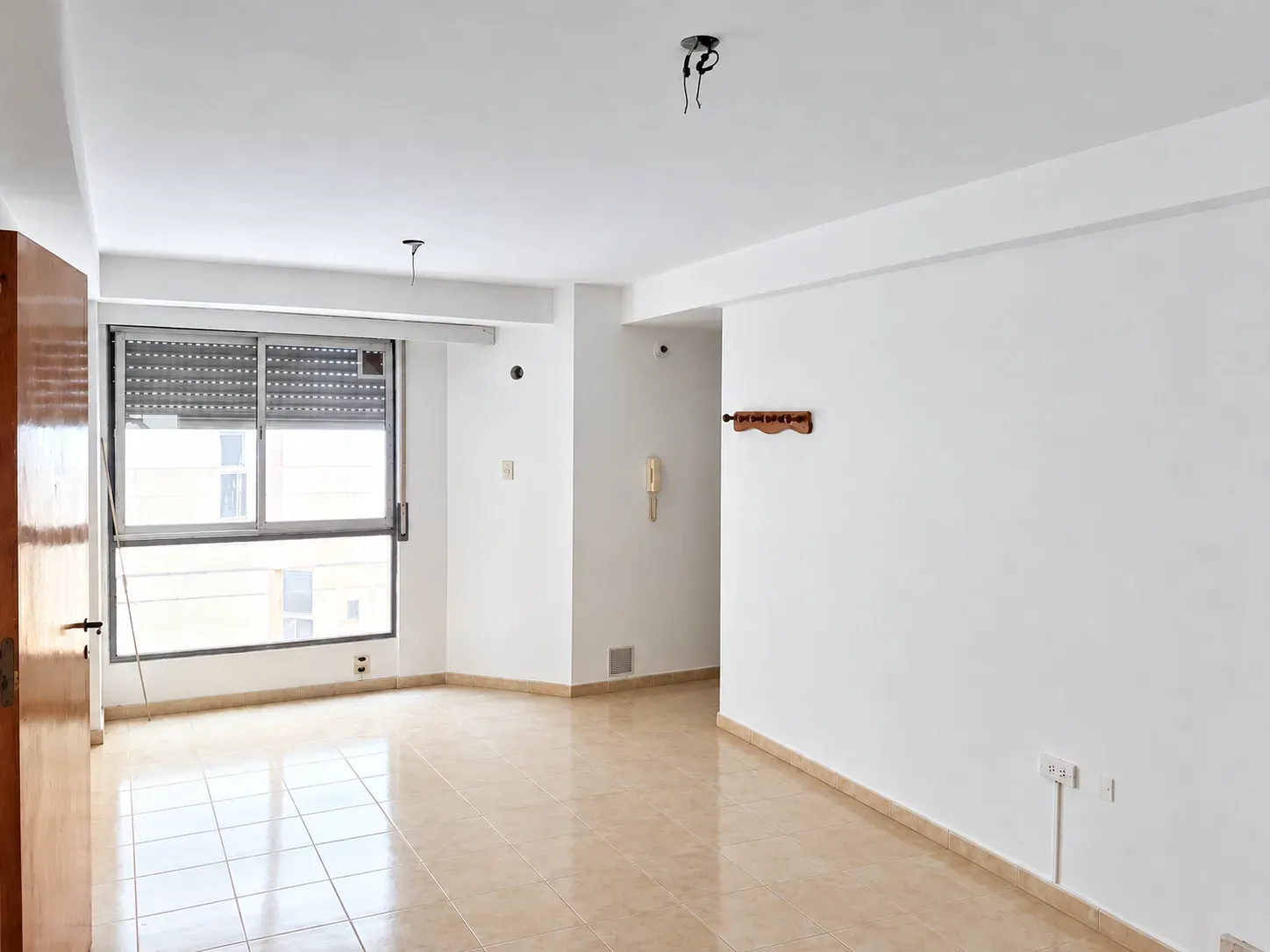 Dpto remodelado con amplio balcón y excelente ubicación