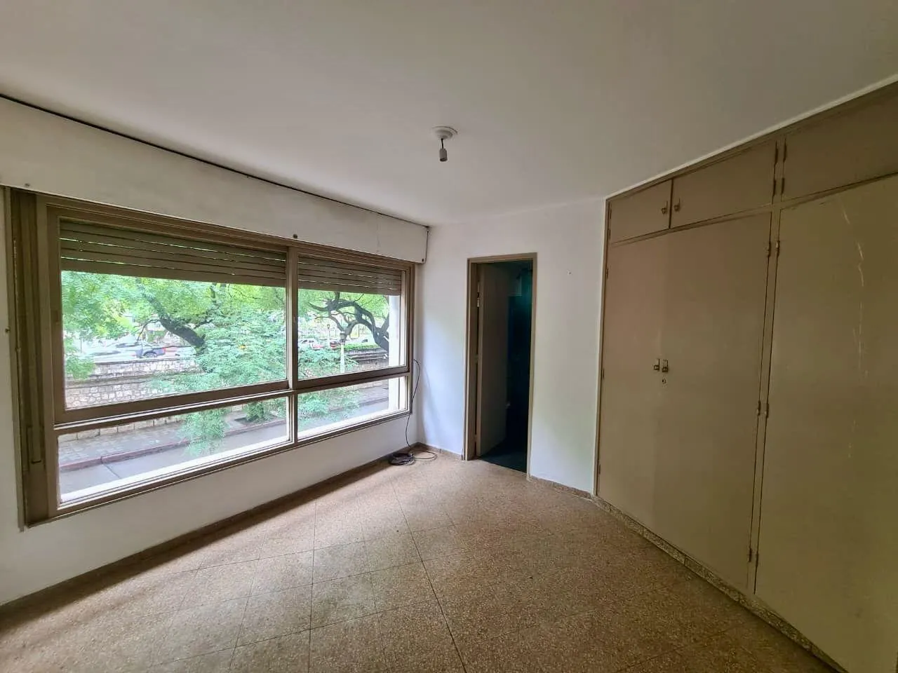 Alquiler Monoambiente Externo c/ Cocina Separada en Frente a La Cañada Y Tribunales
