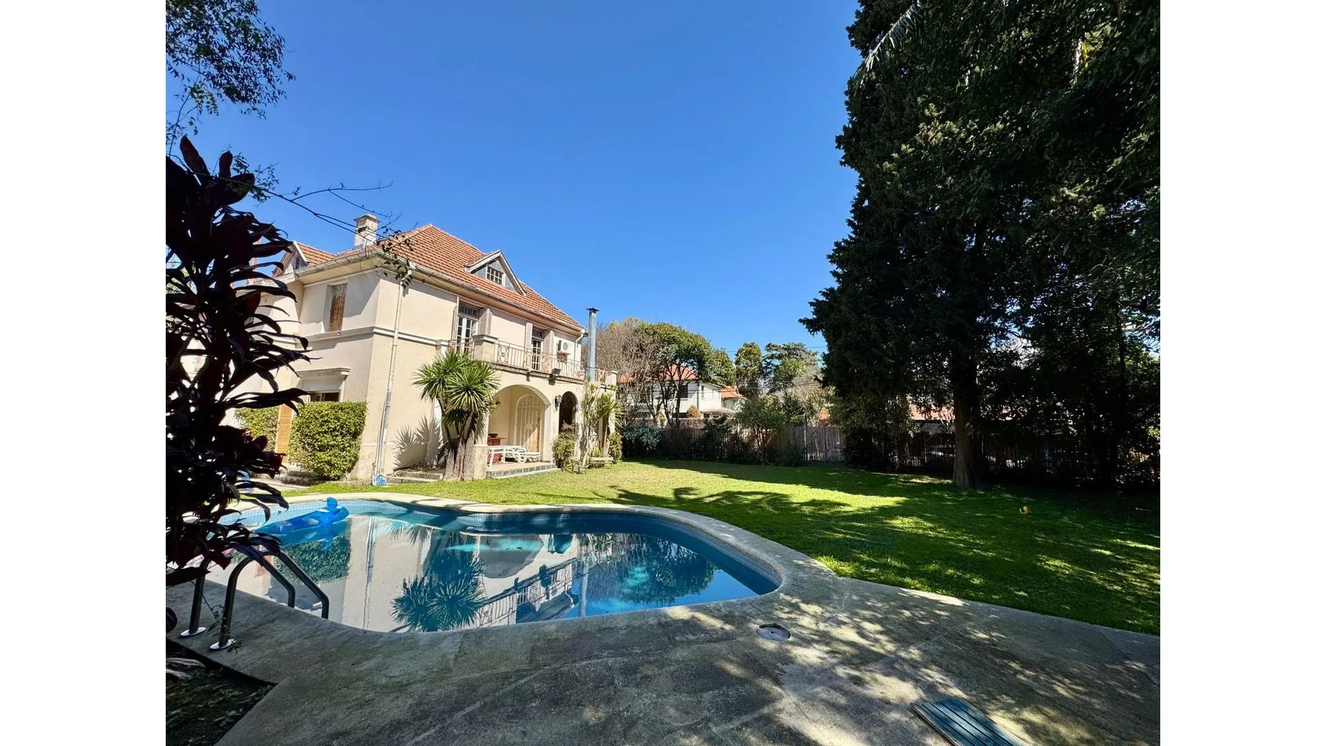 Casa 9 ambientes en Venta Vicente López con Parque
