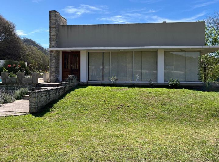 Casa · 190m² · 3 Ambientes · 2 Cocheras
