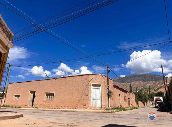 Casa · 250m² · 8 Ambientes · 1 Cochera