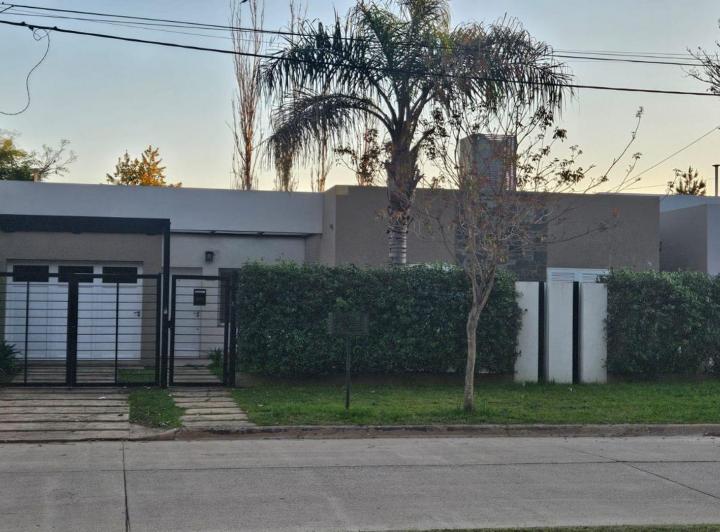 Casa · 100m² · 4 Ambientes · 1 Cochera