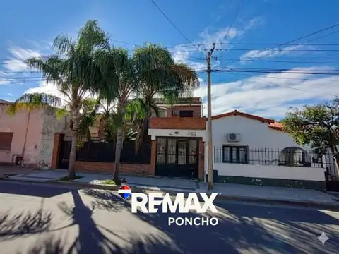 Se vende en catamarca casa céntrica de 2 plantas