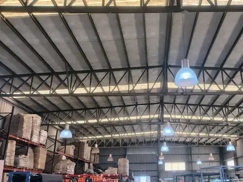Alquiler de galpon en predio industrial. pocito