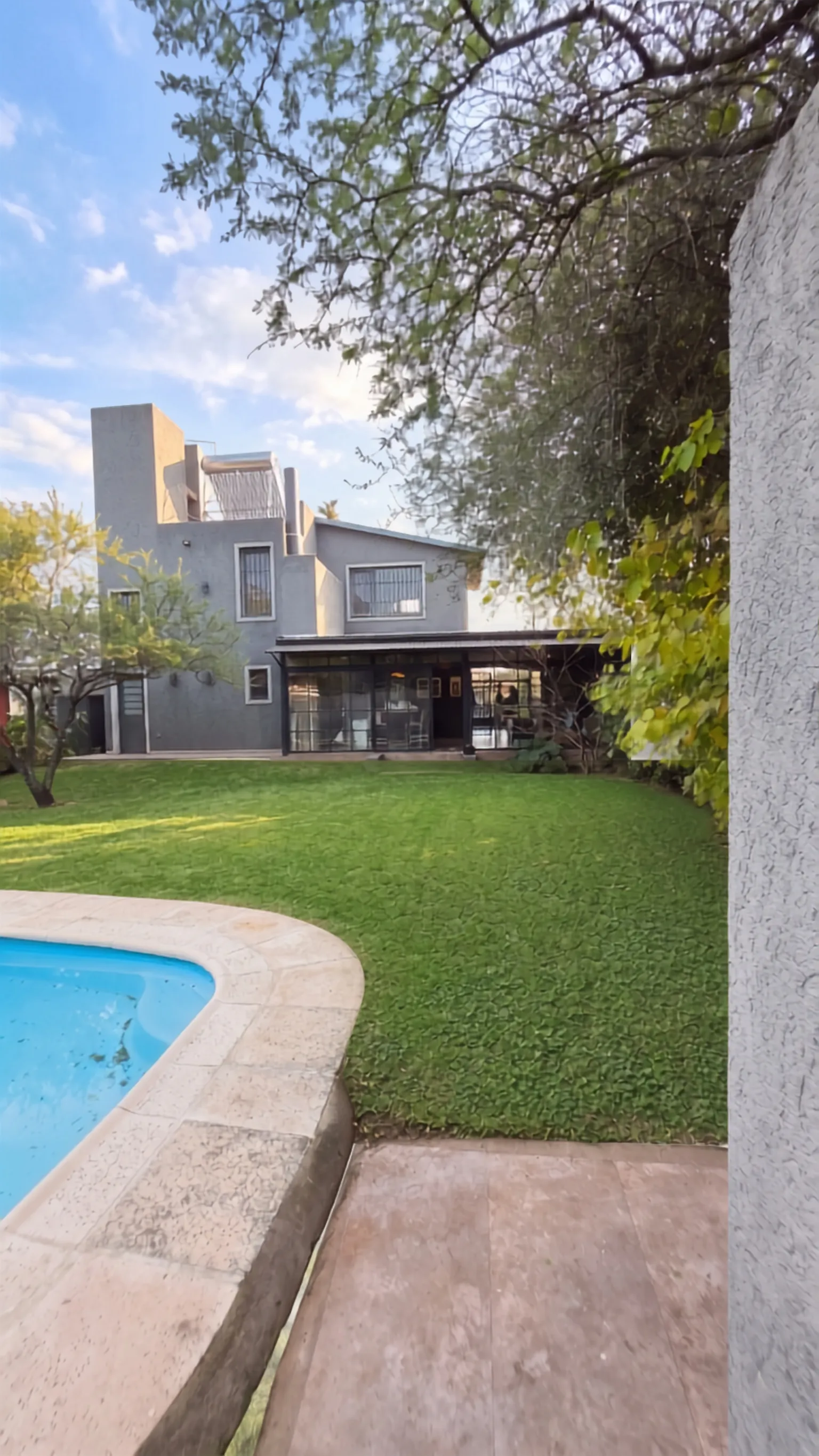 ¡Hermosa Casa de 3 Dorm. con Pileta en El Talar, Mendiolaza! Excelente Ubicación y Confort