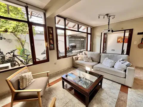 Casa en calafate esq. av. fanzolato, yerba buena