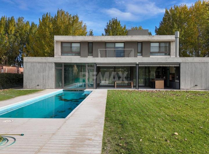 Casa · 237m² · 6 Ambientes