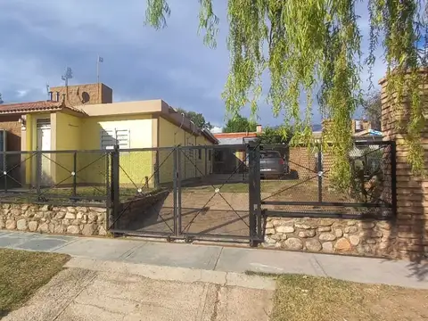 Venta casa con tres departamentos en san luis