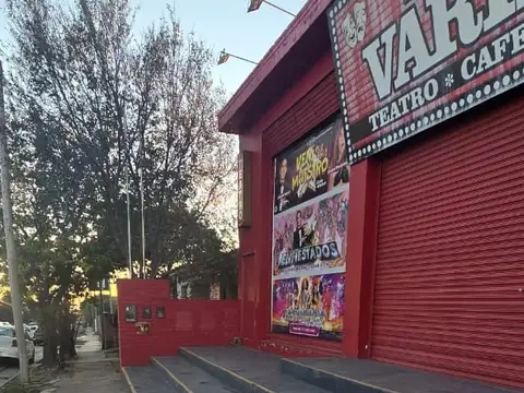 Sg inmobiliaria vende | nuevo valor  oportunidad comercial en el centro de merlo  ubicado sobre calle los almendros, en una zona estratégica de villa de merlo, san luis.  galpón comercial de excelente construcción, con 250 m² cubiertos y techo de losa, em