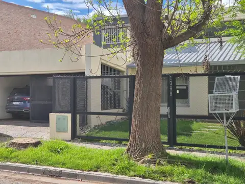 Venta casa dos dormitorios, barrio manzanar, cipolletti