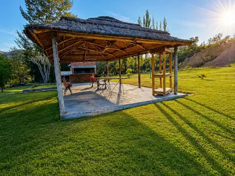 Casa con piscina y quincho – camino al autódromo