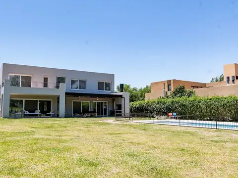 Casa con pileta en barrio cerrado – villa allende – 6 personas by lofty