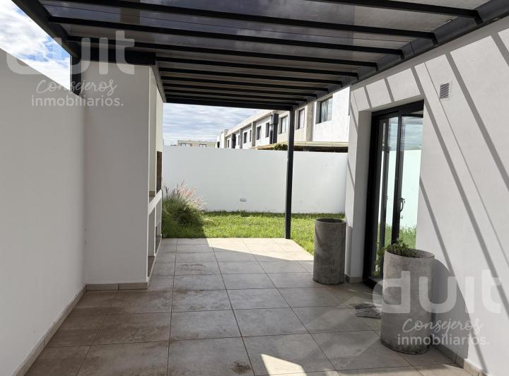 Casa · 82m² · 3 Ambientes · 2 Cocheras