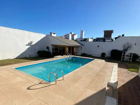 Lote en la mejor ubicacion de urca (incluye cochera doble, quincho, baño y pileta)