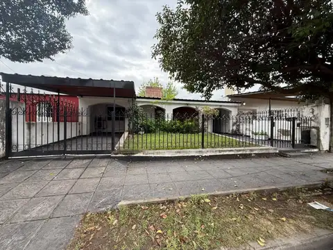 Vende casa 3 dorm + dpto 2 dorm