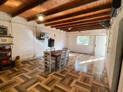 Vende permuta casa 2 dorm con pileta los molinos
