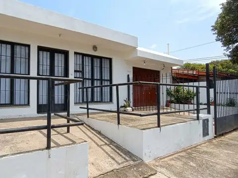Venta casa 2 dorm mas local comercial alto alberdi
