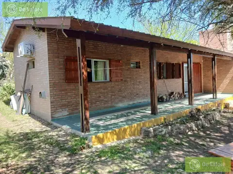 Venta - casa 3 amb. en lote de 731 m2 con galerías, parrilla y arboleda, córdoba - villa la bolsa
