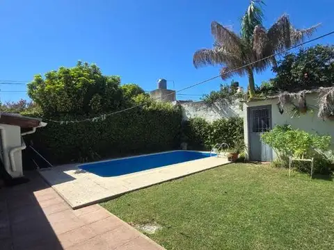 Casa con pileta barrio residencial velez sarsfield - 170m2 cubiertos