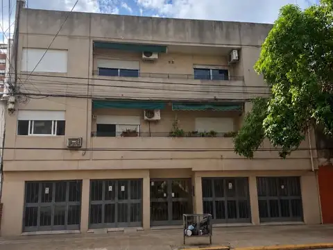 Alquiler departamento con cochera francia 1800 piso 2 dpto b