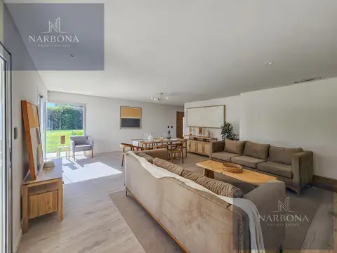 Venta casa 3 dormitorios con jardín y piscina en funes hills miraflores. apta crédito