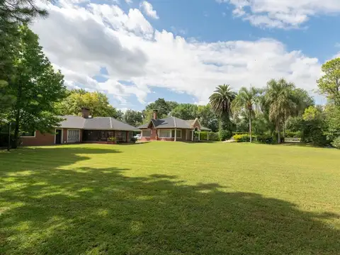 Venta casa sobre lote de 3.222 m2.cotos de alameda