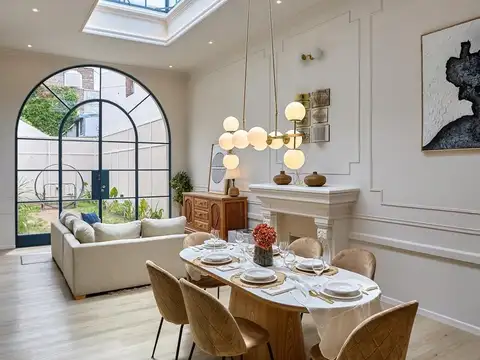 Venta casa 4 dormitorios con cochera, piscina y parrillero en abasto