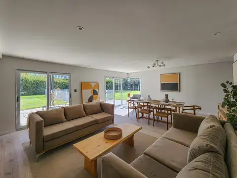 Casa de 3 dormitorios venta jardin y pileta exclusivos funes rosario