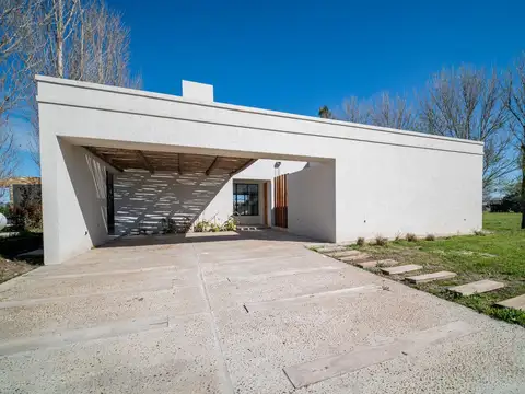 Casa en barrio cerrado. estancia la rinconada