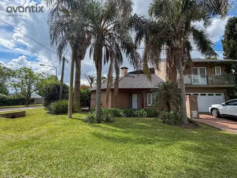 Casa exclusiva en barrio álamos del aeroclub