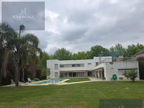 Venta casa 5 dormitorios con piscina, playroom, cochera doble,  6 baños, en club de campo los alamos