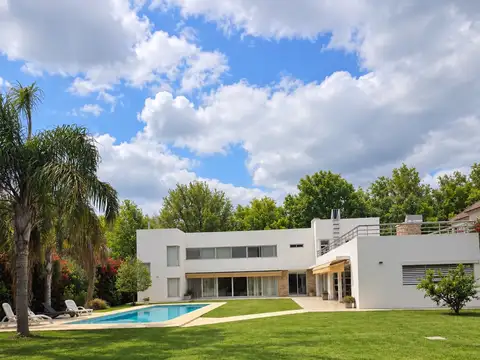 Venta casa de 5 dormitorios, parque, piscina